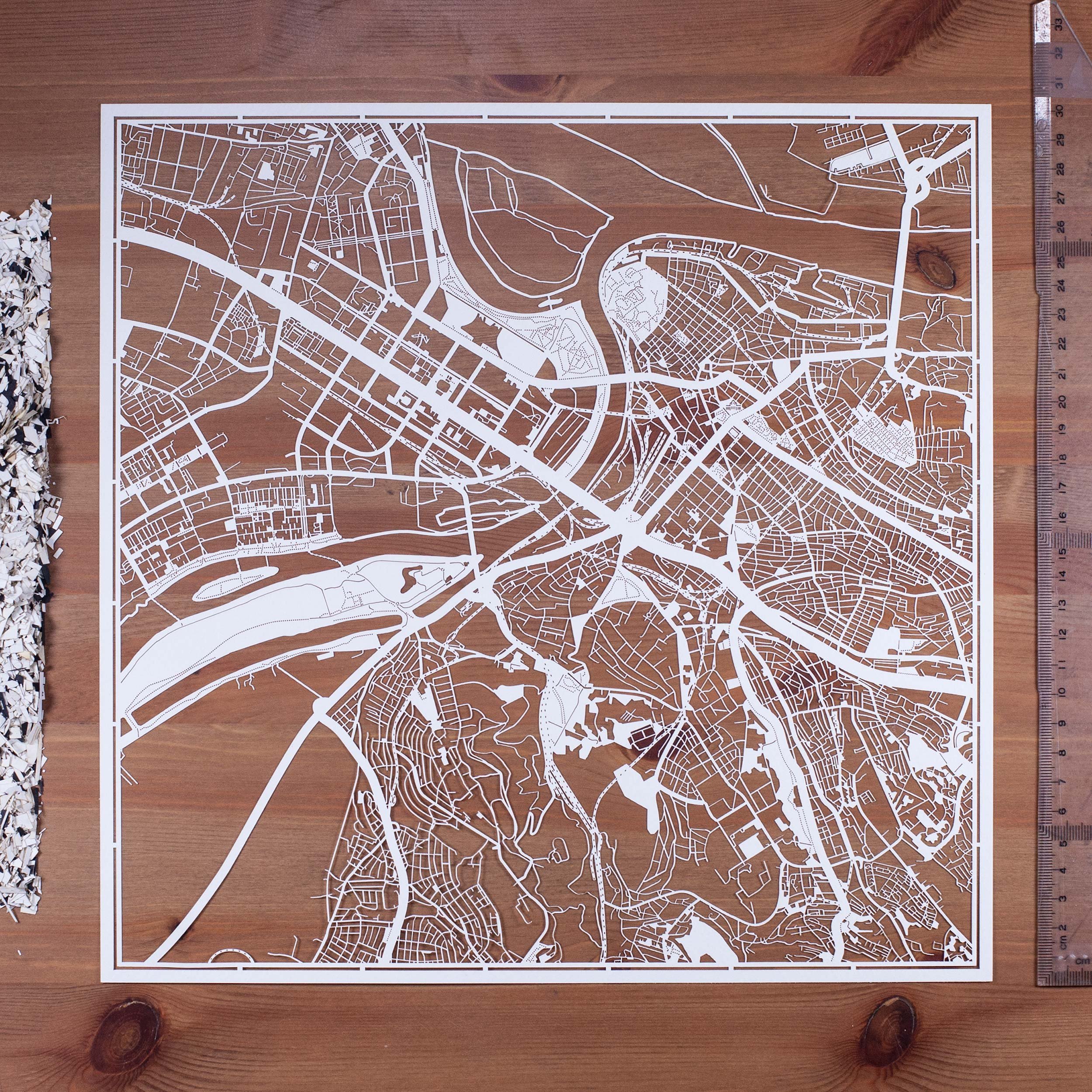 Amazon.co.jp: ベオグラード切り絵地図、白、30x30センチ、オリジナル